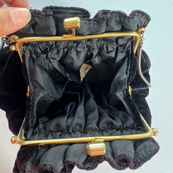 Black Red Velvet Evening Purse Small Silver Tone Shoulder Chain Strap Kisslock - Picture 6 of 9